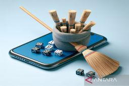 Basmi judi daring cukup dengan "sapu lidi"