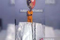 Tim Jatanras Polda Babel ringkus pria paruh baya curi plat aluminium baleho