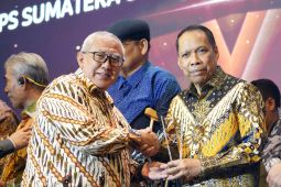Rektor UMSU terima SPS Sumut Awards 2024