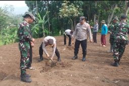 Polres Garut kerahkan jajaran manfaatkan lahan kosong untuk ketahanan pangan