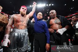 Tinju - Mike Tyson kalah angka dari Jake Paul