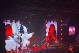 Isyana Sarasvati buka konser perayaan 10 tahun berkarir dengan  seriosa