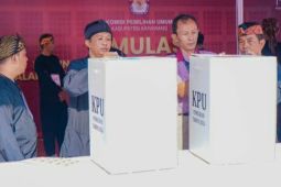 Pjs Bupati Karawang sarankan panitia berlomba-lomba membuat TPS yang unik