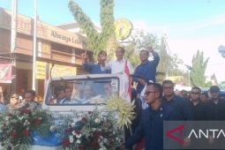 Jokowi menyapa warga Blora bersama Luthfi-Yasin