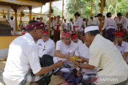 Pemkab Tabanan lakukan persembahyangan di Pura Bangli