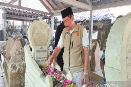 Calon Bupati Kulon Progo Marija ziarah kubur pendiri dan penerus Kulon Progo