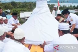 Pj Gubernur Maluku ajak masyarakat SBB Jadikan Masjid pusat pengembangan kesejahteraan