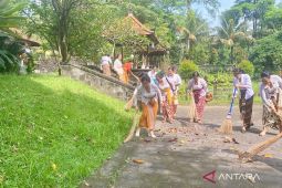 DWP Kabupaten Badung lakukan bakti sosial di Pura Taman Mumbul Sangeh