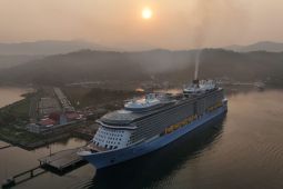 Kapal pesiar mewah bersandar di NTB