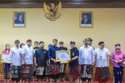 Pemkab Badung serahkan sertifikat uji kompetensi pekerja pariwisata