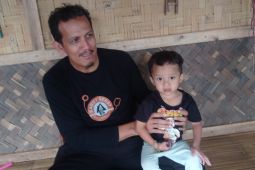 Para sukarelawan medis yang menembus hutan pedalaman Badui