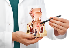 Kebiasaan duduk lama sambil main ponsel di toilet tingkatkan risiko ambeien