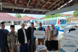YBM PLN UID Banten bagikan makanan bergizi untuk santri di Pandeglang