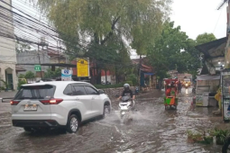 Waspada, hujan diprakirakan turun dengan intensitas variatif hari ini
