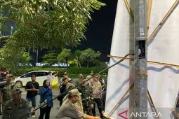 Pemkot Bekasi terjun tertibkan APK Pilkada 2024