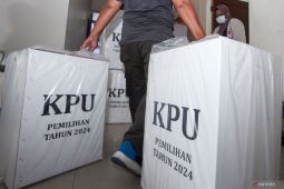 Distribusi logistik Pilkada 2024 ke PPK di Surabaya