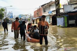 BPBD Kabupaten Bandung dirikan tenda bagi pengungsian korban banjir