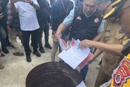 KPU Ambon musnahkan 24 lembar surat suara rusak Pilkada