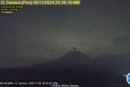 Selasa malam, Gunung Semeru erupsi dengan letusan 600 meter