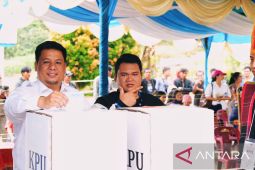 Vandiko Gultom nyoblos di TPS 1 Desa Sitamiang, Onanrunggu-Samosir