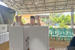 Hidayat Arsani gunakan hak pilih di TPS 06 Salemba