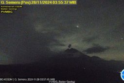 Gunung Semeru empat kali erupsi pada Kamis pagi