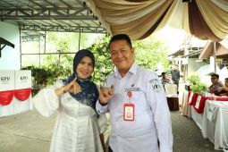 Sekda HSU menyalurkan hak suaranya di TPS