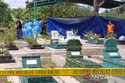 Dugaan korban penembakan polisi: Kuburan siswa SMKN 4 Semarang digali ulang, kakek korban harap keadilan terungkap
