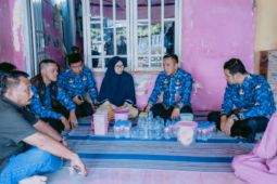 Bupati Karawang bantu istri KPPS yang meninggal jadi pelaku UMKM