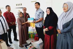 Wabup Luwu Timur serahkan bantuan Baznas kepada ibu hamil dan balita