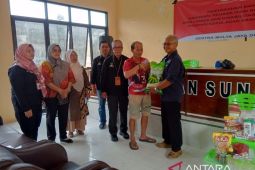 Kemensos salurkan bantuan bagi 105 orang lansia PPKS di Bangka