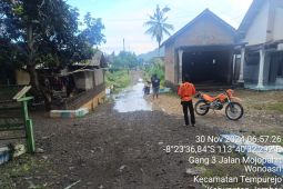 Banjir yang melanda tiga desa di Jember mulai surut