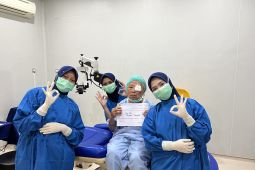 Eyelink Foundation dan BI gelar operasi katarak gratis di Jatim