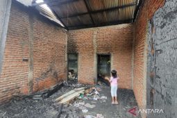 Dinasos Mukomuko salurkan bantuan untuk korban kebakaran