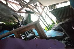 Satu keluarga di Kampung Sawahbera selamat dari terjangan tanah longsor