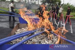 Pemusnahan rokok ilegal di Tasikmalaya