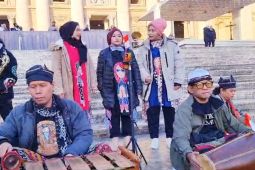 Ki Ageng Ganjur memainkan gendhing Kebo Giro dan Shalawat Badr di Basilika Vatikan