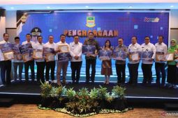 Pemkab Bekasi beri penghargaan para pengelola pajak terbaik