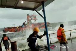 10 kru kapal tenggelam diselamatkan di Laut Tabuneo Tanah Laut