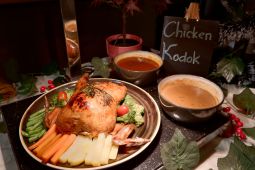 Premier Place Hotel hadirkan "Ayam Kodok" sambut Natal 2024