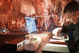 Komposer Austria coba studio musik prasejarah di Goa Tabuhan Pacitan