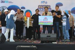 BRI Manukan gelar "Panen Hadiah Simpedes" dan bazar UMKM di Pasar Sememi Benowo