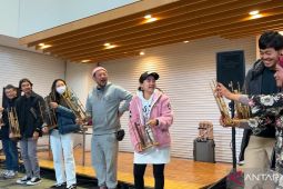 Angklung pukau pengunjung di Festival Lintas Budaya Chigasaki, Jepang