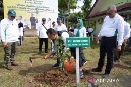 Pj Gubernur Kaltim luncurkan gerakan menanam  satu siswa satu pohon