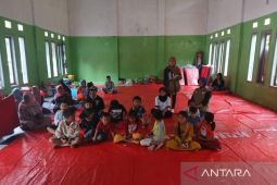 Gedung desa di Cianjur jadi tempat mengungsi warga