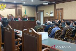 Dua petinggi smelter swasta dituntut 14 tahun penjara di kasus timah