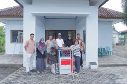 Perusahaan budidaya mutiara Banyuwangi salurkan bantuan alat medis