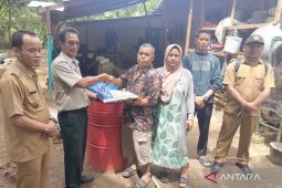 BPBD Mukomuko salurkan bantuan untuk korban pohon tumbang