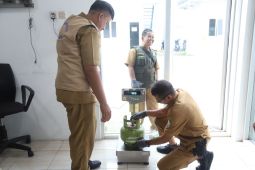 Jelang Natal, Disperindag Kota Tangerang uji takar elpiji tiga kilogram