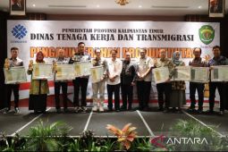 Pemprov Kaltim  beri penghargaan perusahaan produktif berdaya saing